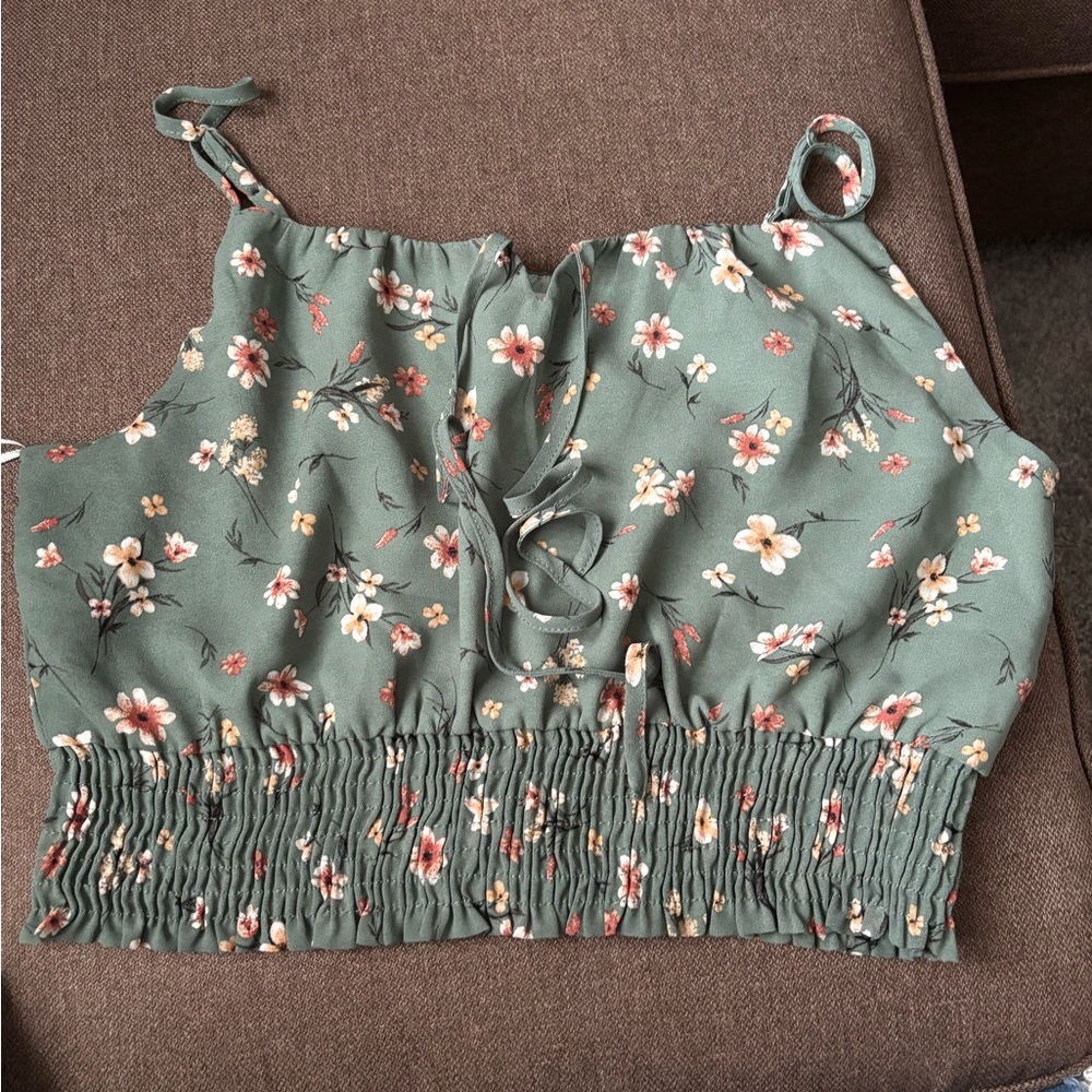 Paper Crane Sage Green Floral Two-Piece Set - Picture 4 of 7